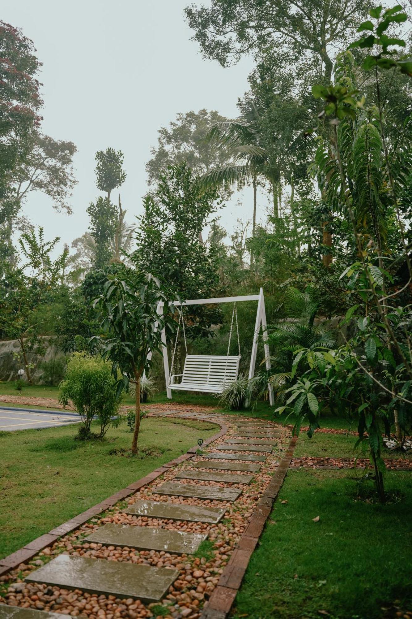 Haze Woods Resort Vaduvanchal Bagian luar foto