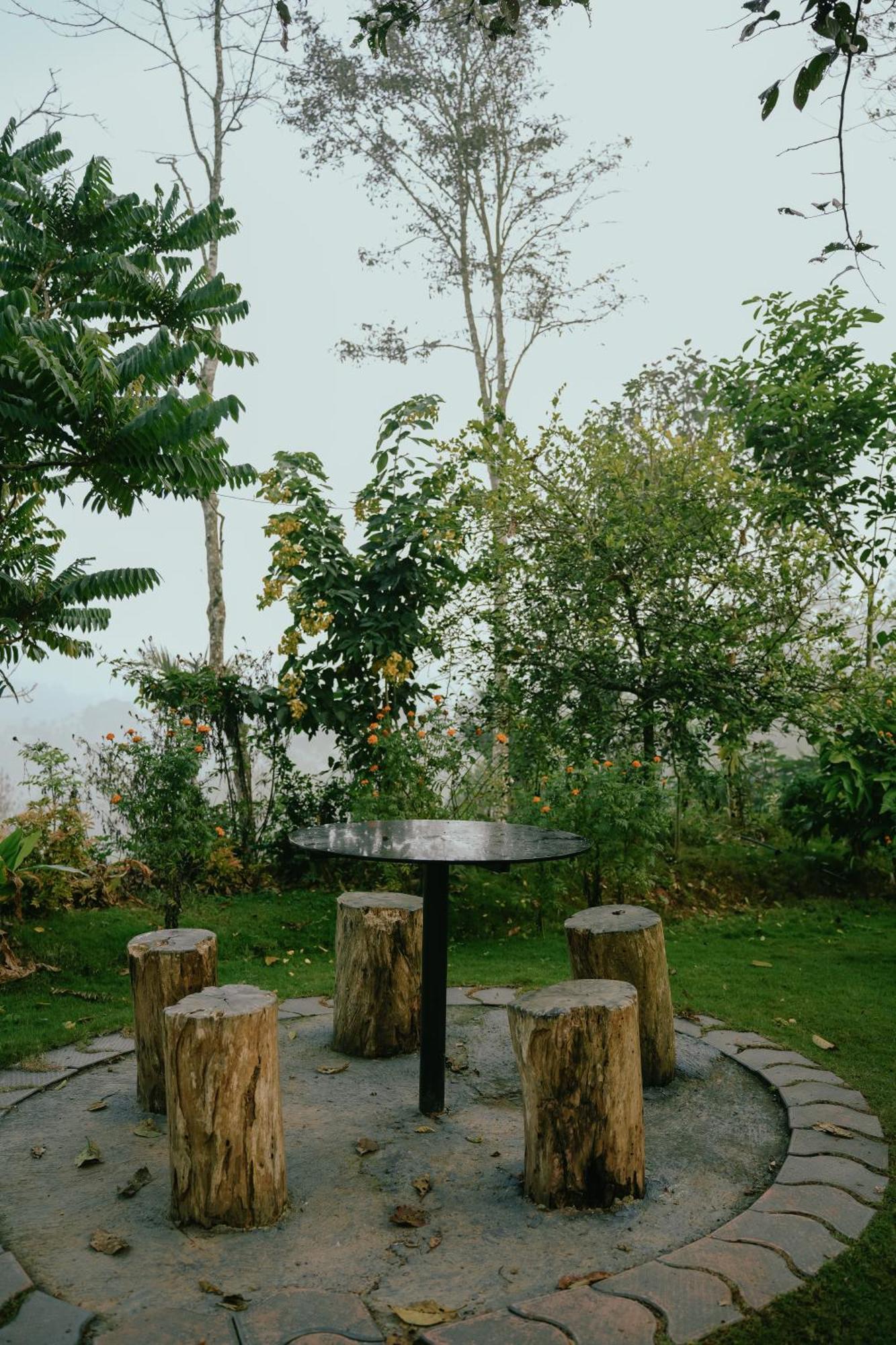 Haze Woods Resort Vaduvanchal Bagian luar foto